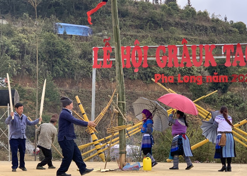 Đặc sắc lễ hội Gầu Tào Bắc Hà Sapa 2024 Một nét đẹp văn hóa của dân tộc Mông Đặc sắc lễ hội Gầu Tào Bắc Hà Sapa 2024 Một nét đẹp văn hóa của dân tộc Mông