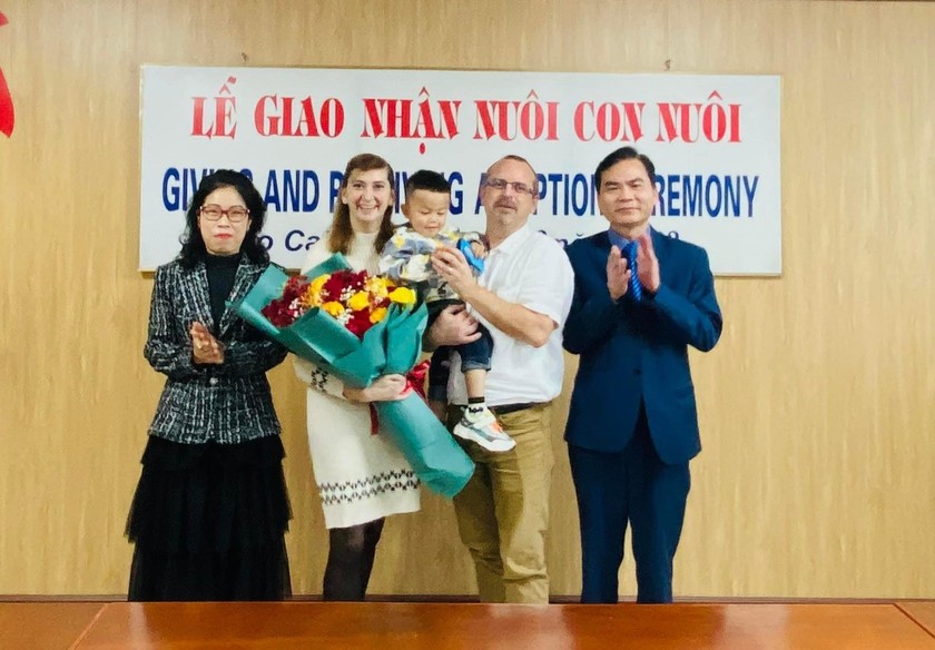 Sở Tư pháp tỉnh Lào Cai tổ chức Lễ giao nhận nuôi con nuôi có yếu tố nước ngoài