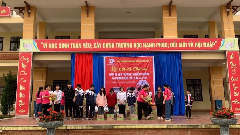 Bệnh viện sản nhi tỉnh Lào Cai khám bệnh miễn phí cho học sinh tại huyện Bát Xát