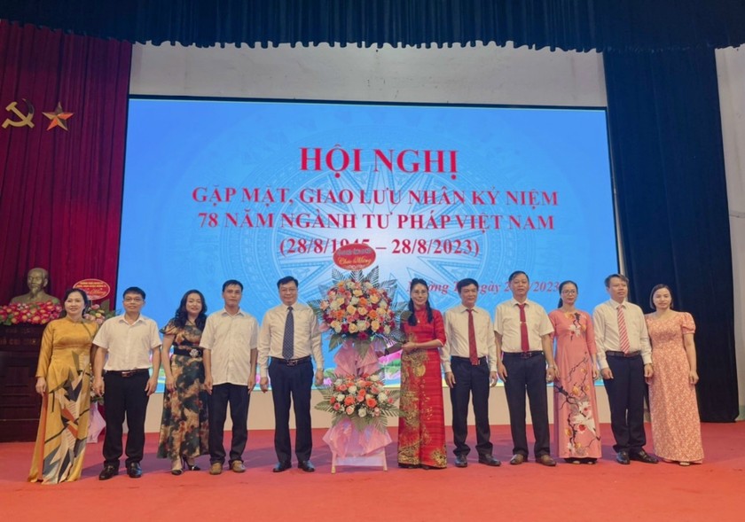 Mường Tè (Lai Châu) tổ chức gặp mặt nhân kỷ niệm 78 năm ngành Tư pháp Việt Nam