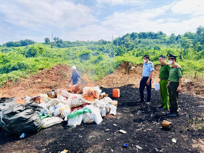 Lào Cai: Tiêu hủy 3 lô hàng không rõ nguồn gốc xuất xứ