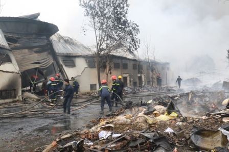 Thanh Hóa: Cháy lớn tại nhà máy bánh kẹo Tràng An