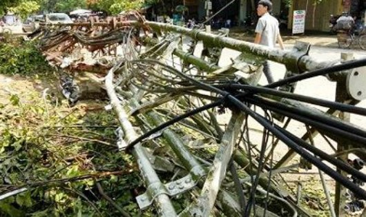 Lốc xoáy bất ngờ gây thiệt hại nặng nề ở Thanh Hóa