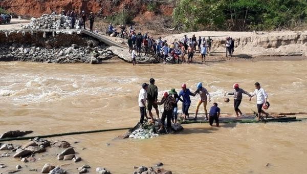 Di dời khẩn cấp 359 hộ dân khỏi vùng nguy hiểm ở Thanh Hóa