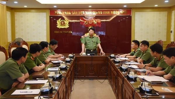 Thứ trưởng Bùi Văn Nam công bố quyết định về công tác cán bộ tại Thanh Hoá
