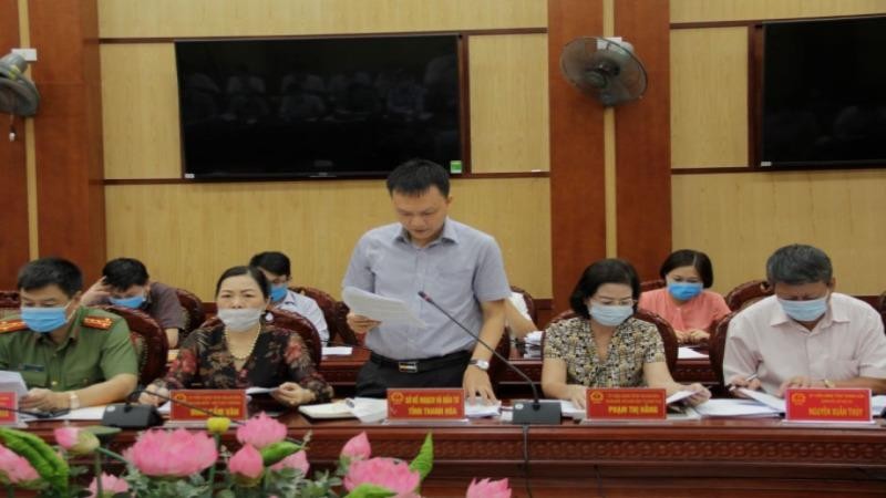 Ông Lê Minh Nghĩa (đứng) vừa được bổ nhiệm giữ chức vụ giám đốc Sở KH&ĐT Thanh Hóa. Ảnh: thanhhoa.gov.vn