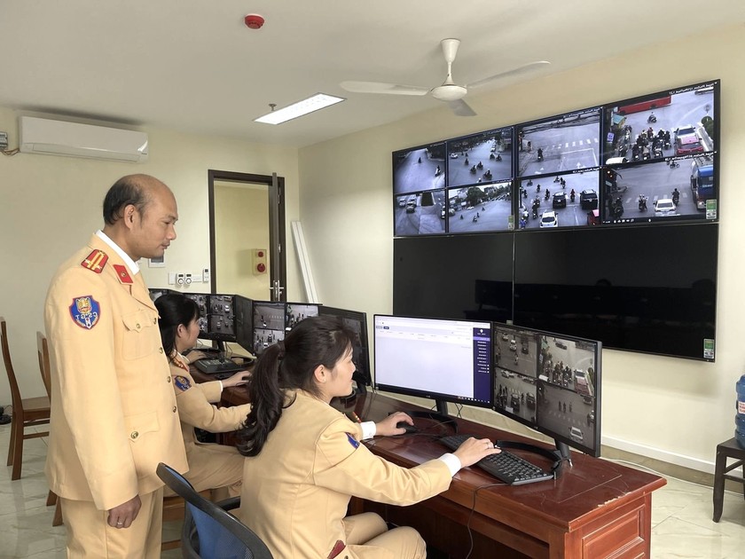Công an Thanh Hoá theo dõi các phương tiện tham gia giao thông qua hệ thống camera giám sát