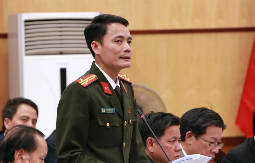 Thượng tá Đỗ Quang Huy, Trưởng Phòng tham mưu Công an tỉnh Thanh Hóa thông tin với báo giới chiều 29/12. Ảnh: Đặng Trung