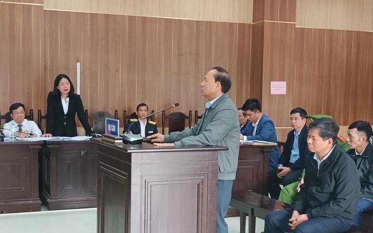 Bị cáo Cầm Bá Xuân, cựu Chủ tịch UBND huyện Thường Xuân tại phiên tòa (Ảnh: Báo TH).