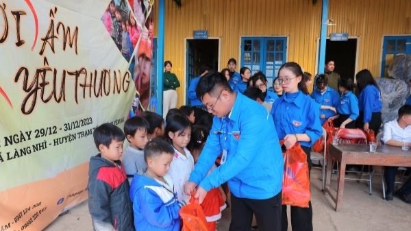Chương trình Đông ấm 2023 được CLB Hành trình nhiệt huyết và Hội Sinh viên tình nguyện tuổi trẻ Bắc Ninh tổ chức.