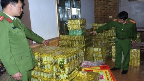 Phòng cảnh sát Môi trường, Công an Hà Tĩnh phát hiện cơ sở đóng 9000 gói trà giả nhãn hiệu nổi tiếng.
