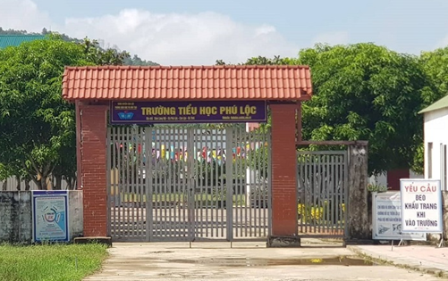 Ngày 4/11, hàng trăm học sinh Trường tiểu học Phú Lộc phải nghỉ học để truy vết.
