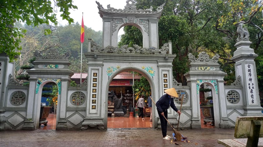 Đền Ông Hoàng Mười ở xã Xuân Hồng, huyện Nghi Xuân, tỉnh Hà Tĩnh.