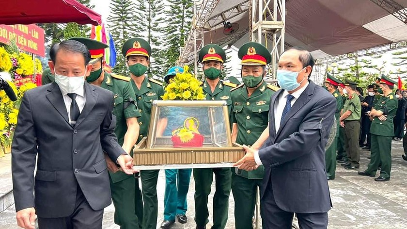 Lễ truy điệu, an táng 11 hài cốt liệt sỹ hy sinh ở đất bạn Lào tại Nghĩa trang Liệt sỹ quốc gia Nầm.