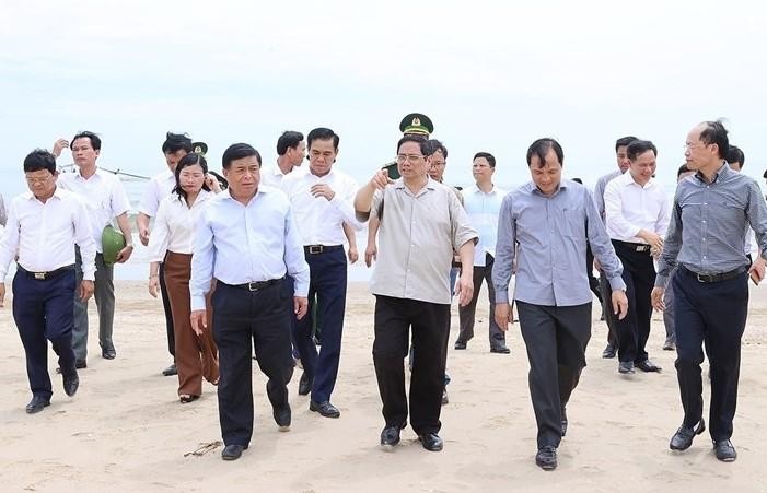 Thủ tướng Chính phủ Phạm Minh Chính khảo sát tại mỏ sắt Thạch Khê (Hà Tĩnh).