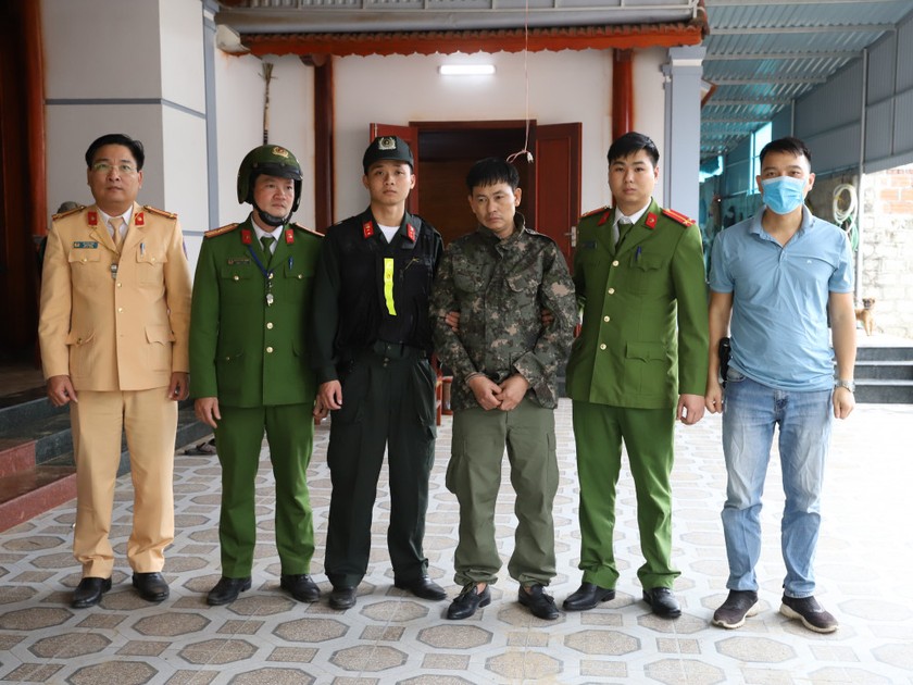 Lực lượng Công an bắt đối tượng Hoàng Xuân Hoài.