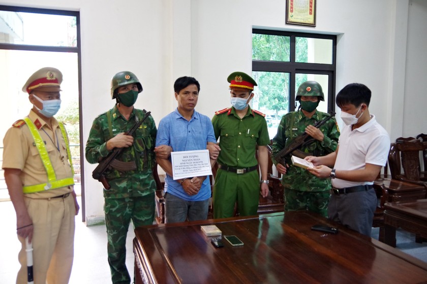 Đối tượng Nguyễn Toàn bị lực lượng chức năng bắt giữ. Ảnh: BP