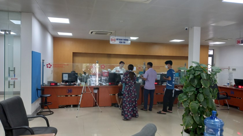 Tại Trung tâm Phục vụ hành chính công tỉnh Hà Tĩnh đã tập trung đầu tư, nâng cấp cơ sở vật chất, nhất là các thiết bị số hóa để hỗ trợ người dân. Ảnh: PV