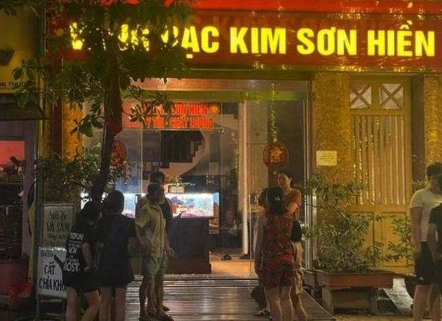 Tiệm vàng Kim Sơn Hiền ở thị trấn Nghèn, Can Lộc bị cướp trong đêm. Ảnh: CTV