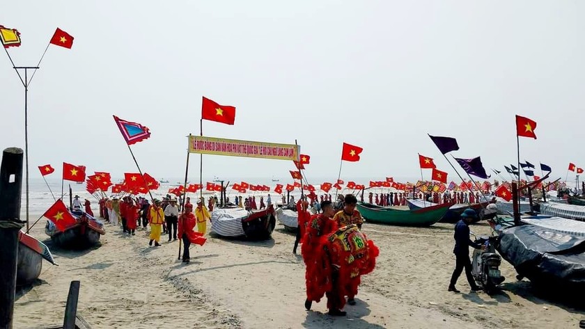 Lễ hội Cầu Ngư làng Cam Lâm là Di sản văn hóa phi vật thể quốc gia. Ảnh: PV