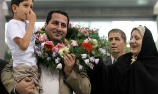  Nhà khoa học hạt nhân Shahram Amiri được chào đón nồng hậu trong ngày từ Mỹ trở về Iran hồi giữa tháng 7-2010