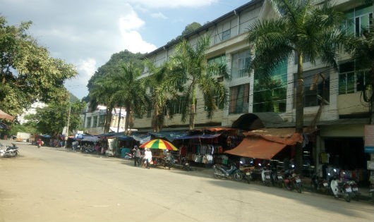 Khu chợ biên giới Tân Thanh.