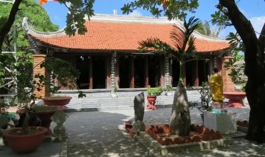  Ngôi chùa trên đảo Sinh Tồn