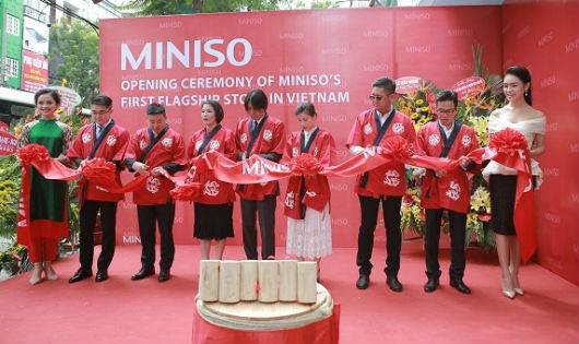 Cắt băng khai trương thương hiệu Miniso tại Hà Nội