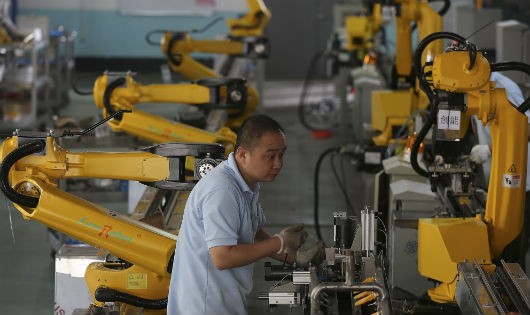 Tại nhiều nhà máy trên thế giới, những công việc lặp đi lặp lại đã được robot đảm nhiệm