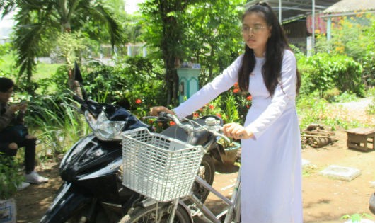 Thanh Tuyền cho biết chiếc xe đạp của mình vẫn còn tốt, nên nhường xe cho bạn khác khó khăn hơn