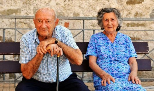  Những người cao niên sống mạnh khỏe ở thị trấn Acciaroli.