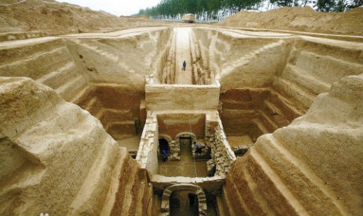 Ngôi mộ nằm dưới lòng đất được khai quật