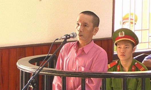 Bị cáo Nguyễn Văn Tiến tại phiên tòa xét xử.