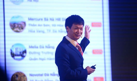  Ông Nguyễn Việt Dũng, Tổng Giám đốc Tổng Công ty Viễn thông Viettel thuyết trình về sản phẩm mới tại họp báo