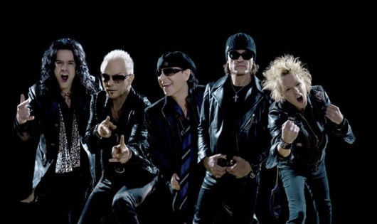 Hàng ngàn khán giả mong chờ ban nhạc rock huyền thoại Scorpions biểu diễn tại Gió mùa cùng Tuborg 2016