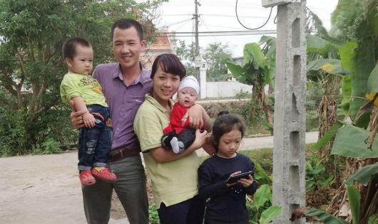 Cặp đôi cùng tuổi Nguyễn Hồng Nhung và Phạm Văn Sáng