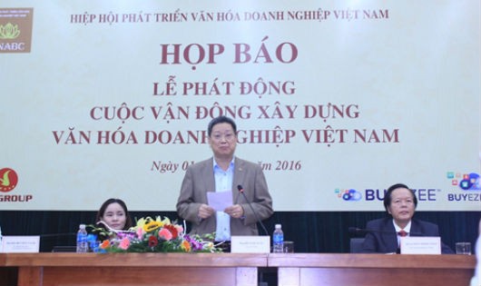 Chủ tịch Hiệp hội phát triển Văn hóa doanh nghiệp Việt Nam- ông Hồ Anh Tuấn phát biểu tại buổi họp báo