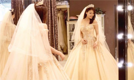 Điểm lại những bộ váy cưới lộng lẫy nhất của sao Việt năm 2016