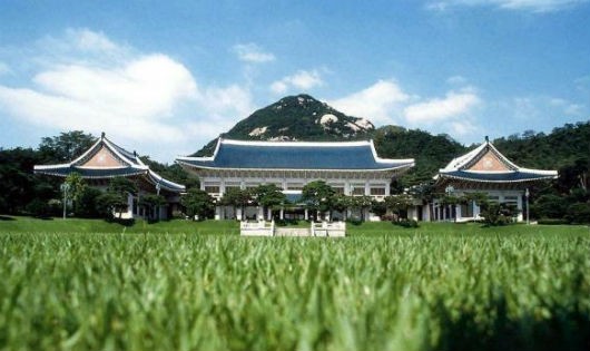 Thanh Ngõa Đài - Nhà Xanh với mái ngói màu xanh