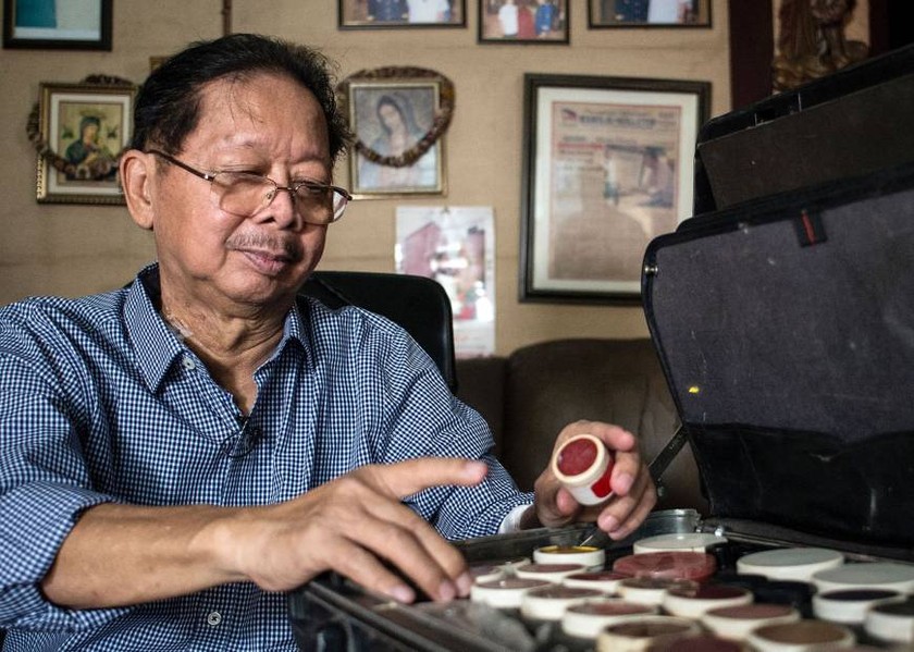 Frank Malabed, “Phù thủy trang điểm tử thi”, người đã từng liệm xác cho cựu độc tài Philippines-Ferdinand Marcos. 
