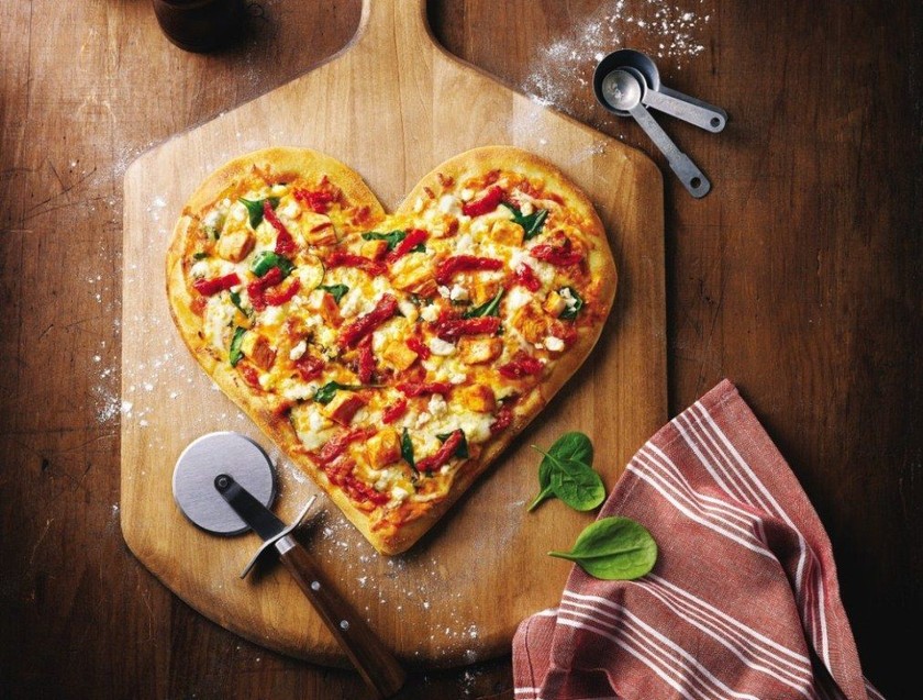 Tự tay làm pizza trái tim tặng người yêu thương