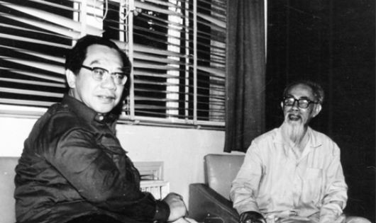 Cụ Đào Duy Anh năm 1979 và GS Trần Văn Khê