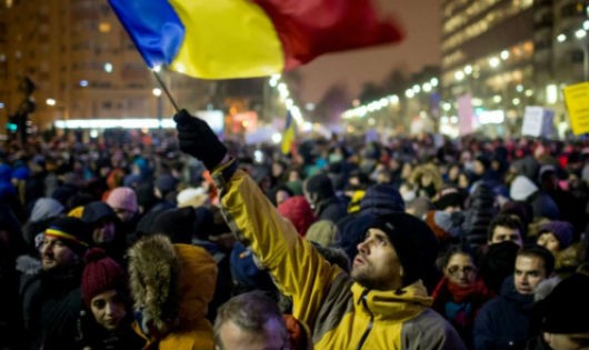 25 vạn người Romania đã xuống đường biểu tình chống tham nhũng