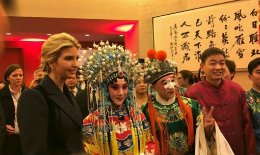 Ivanka Trump tại buổi liên hoan đón năm mới của sứ quán Trung Quốc
