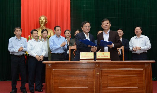 Chủ tịch UBND tỉnh Quảng Bình và Chủ tịch EVN ký ghi nhớ triển khai Dự án đường dây 500kV mạch 3.