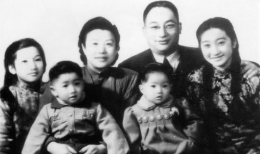 Vợ chồng Hoàng Mộ Lan, Trần Chí Cao và các con