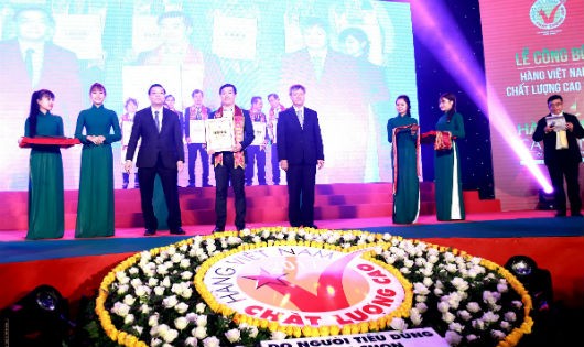 Vinamilk thương hiệu sữa duy nhất 21 năm liền nhận giải thưởng hàng Việt Nam chất lượng cao do người tiêu dùng bình chọn