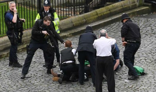 Hiện trường vụ tấn công bên ngoài tòa nhà Quốc hội Anh
