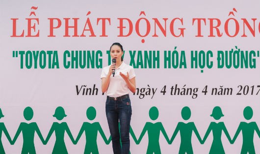 Hoa hậu biển VN 2016 Phạm Thùy Trang giao lưu tại chương trình
