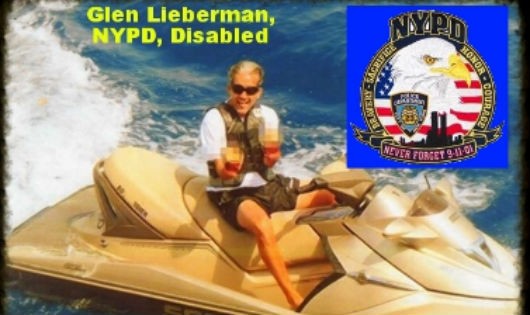 Glenn Lieberman tàn tật nhưng lại khoe ảnh lái du thuyền